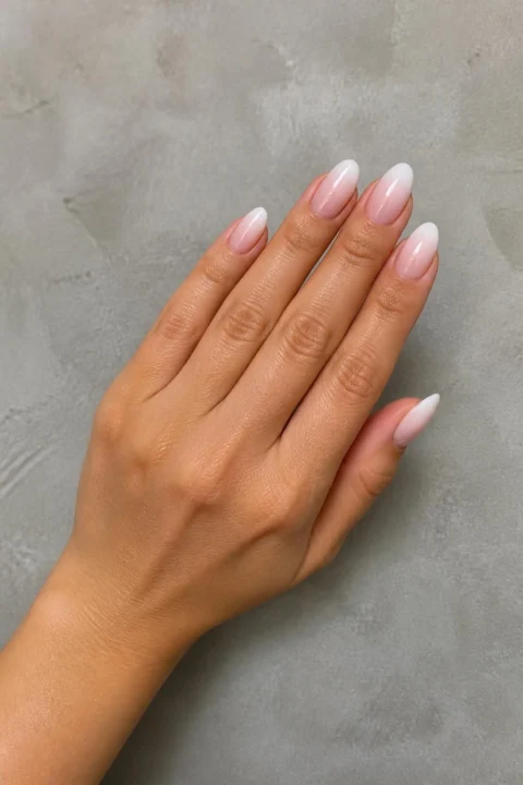 Zdobení · mléčně růžové ombré · dlouhé · specialistka Mila